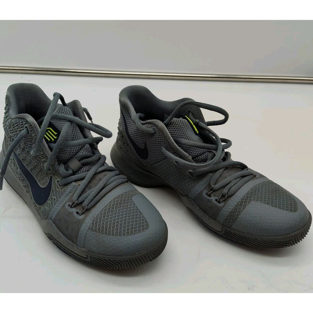 Nike Kyrie 3 Youth Cool Grey Basketball Shoes 2016 Size 5.5 Y